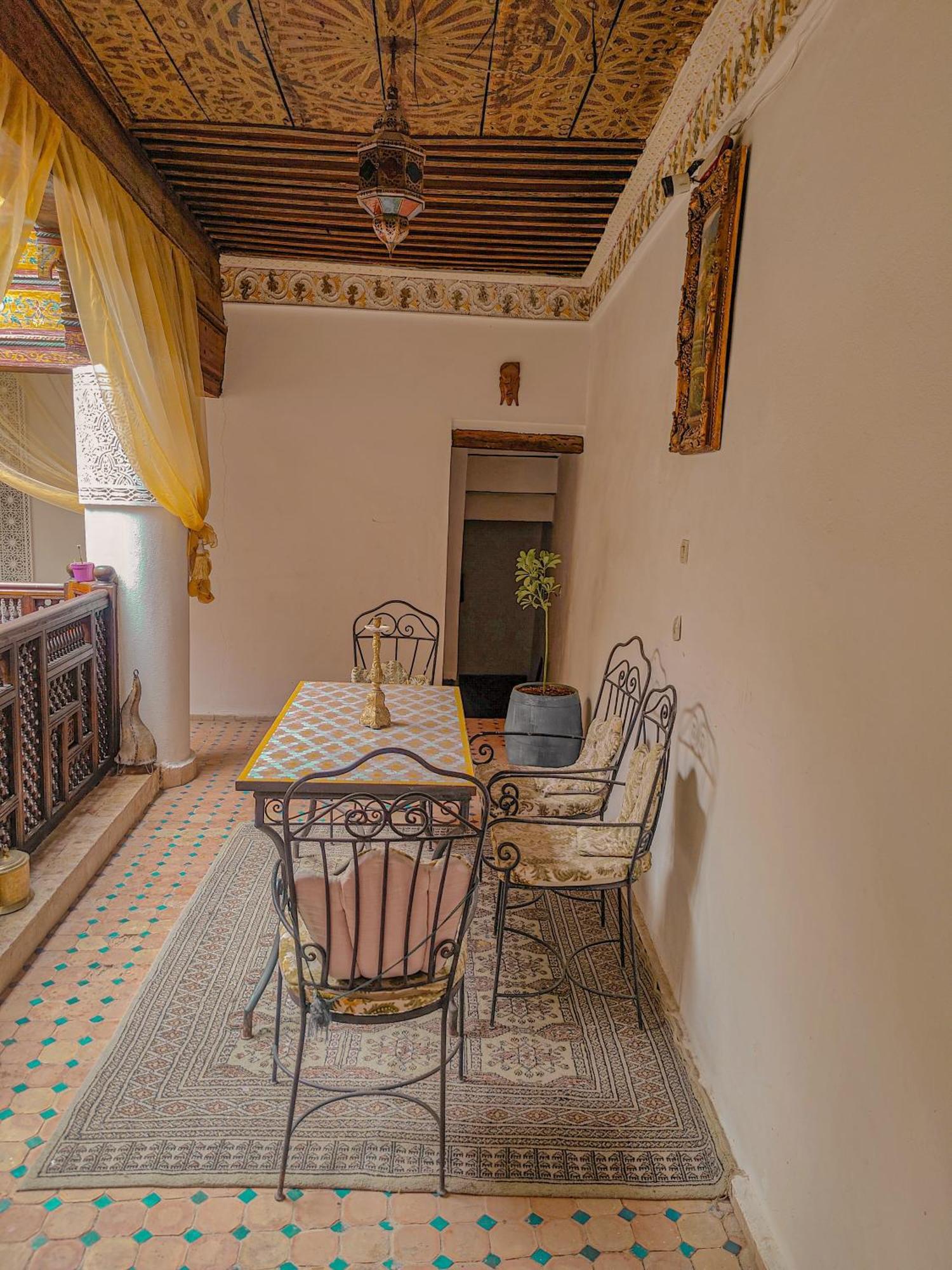 Ryad Zahrat Fes Luaran gambar