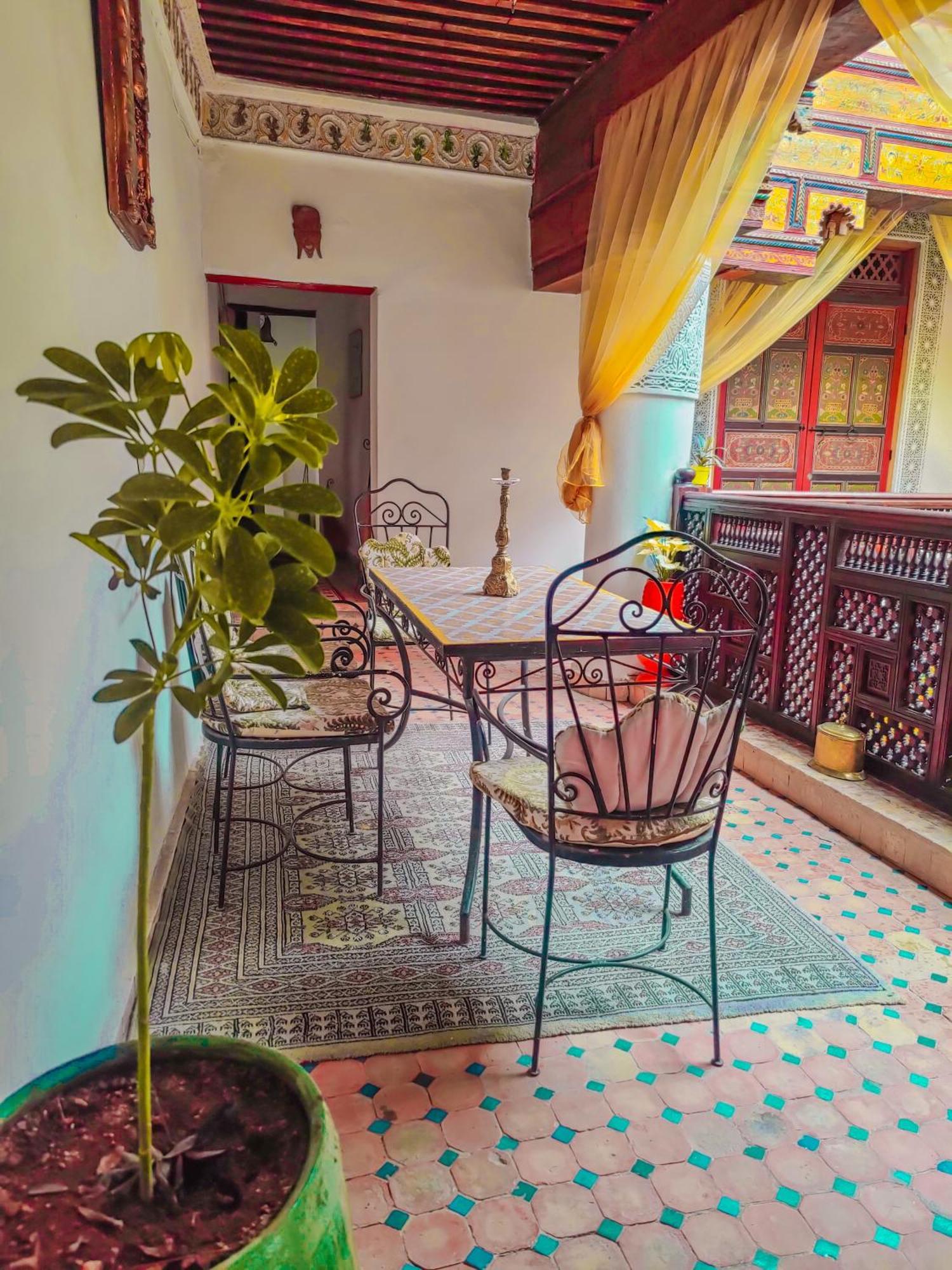 Ryad Zahrat Fes Luaran gambar