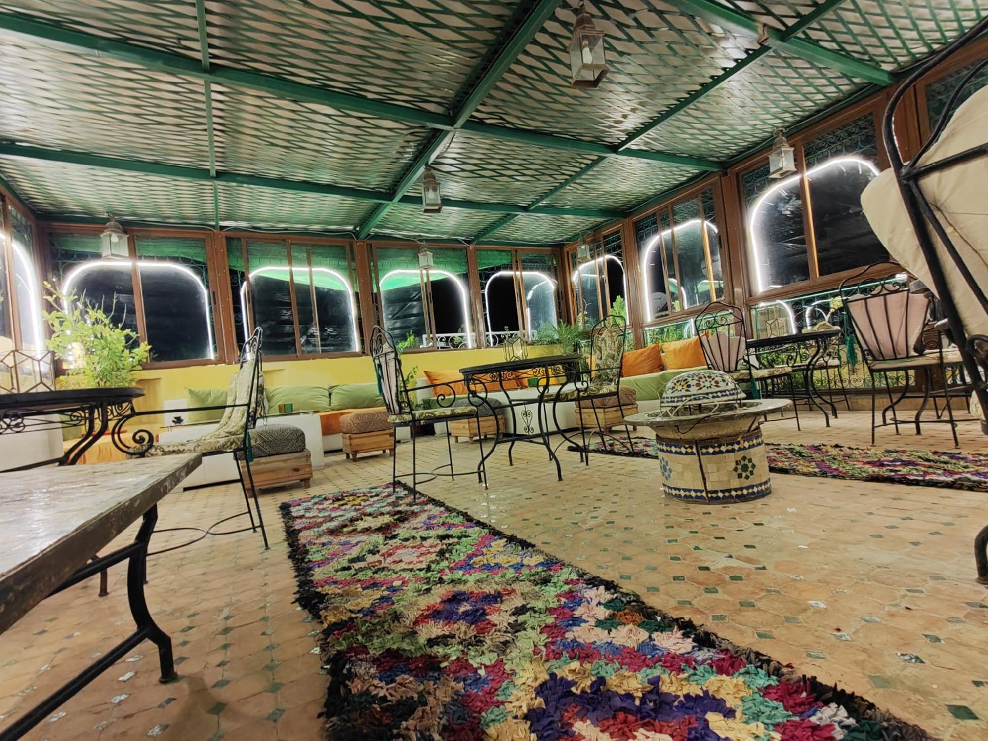 Ryad Zahrat Fes Luaran gambar