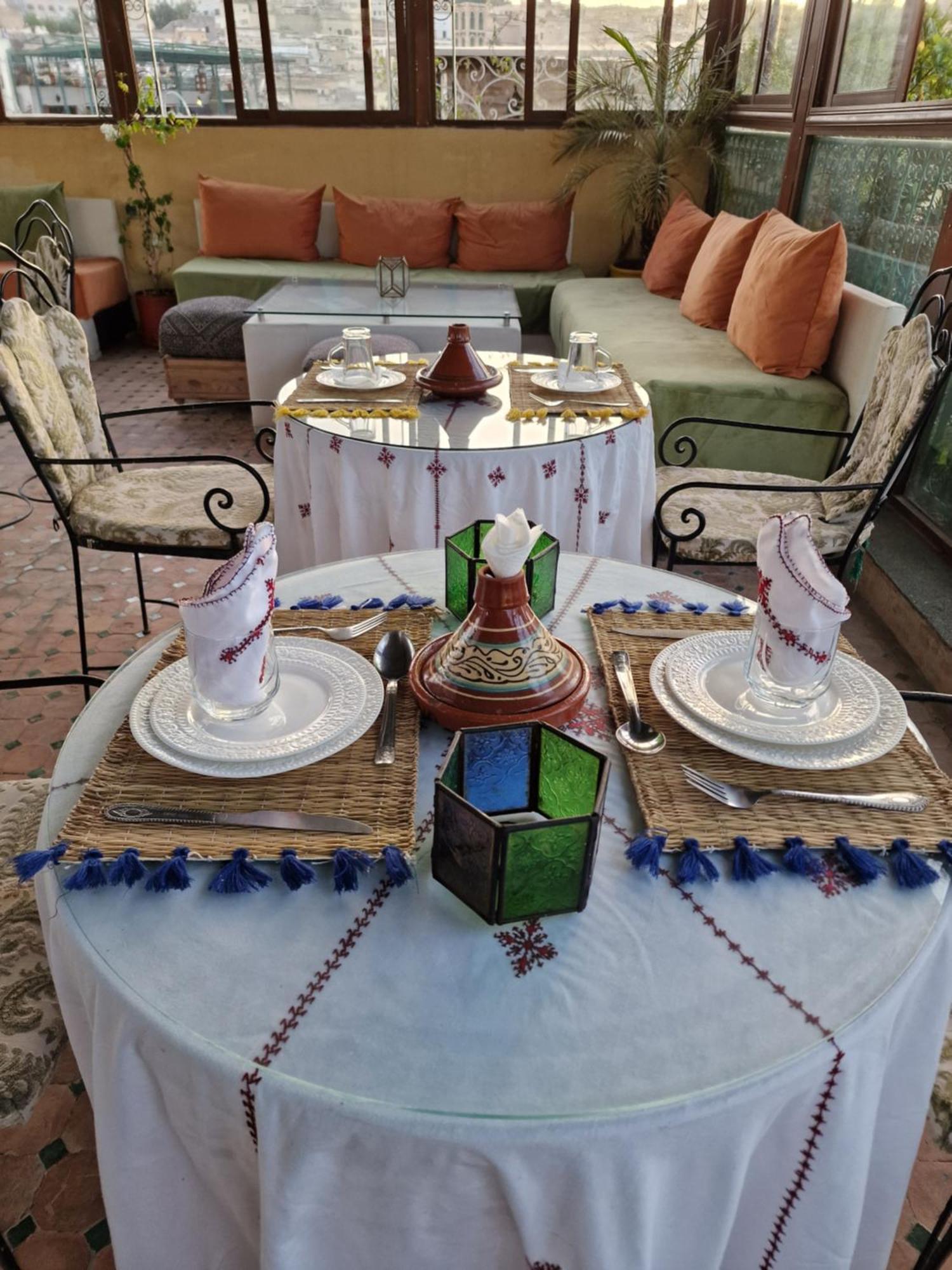 Ryad Zahrat Fes Luaran gambar