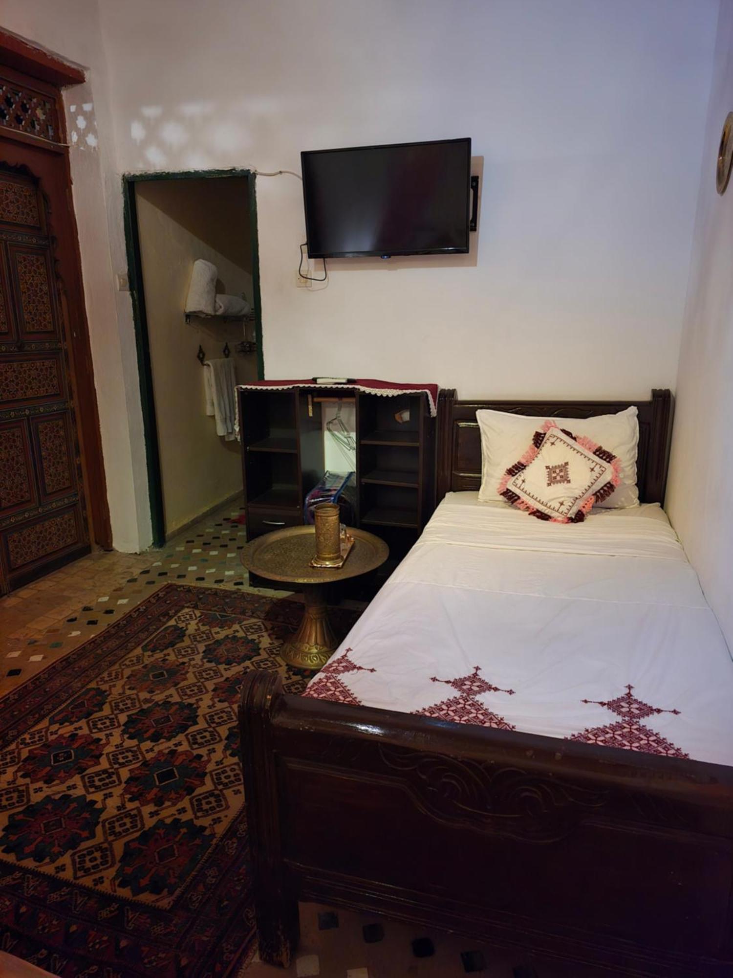 Ryad Zahrat Fes Luaran gambar