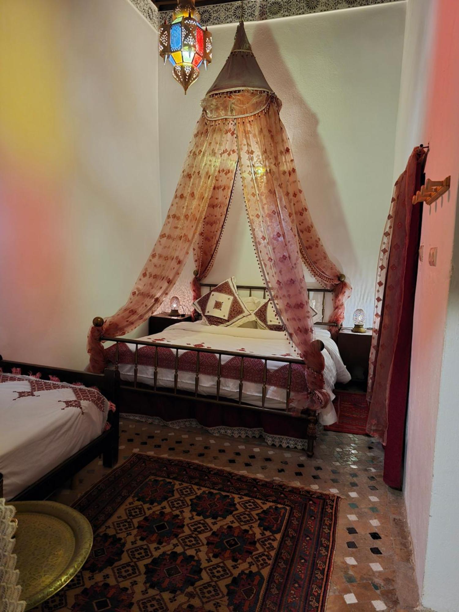 Ryad Zahrat Fes Luaran gambar
